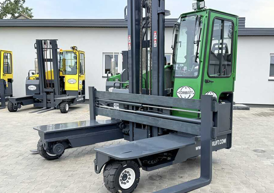 Combilift C4500 / DIESEL / DUPLEX 4000MM / WIDE FORK POSITIONER / HEATING / FULL CABIN / EXCELLENT CONDITION / A wide range of four-way and side loaders tailored to diverse needs and applications. - Chariot multidirectionnel: photos 2 Combilift C4500 / DIESEL / DUPLEX 4000MM / WIDE FORK POSITIONER / HEATING / FULL CABIN / EXCELLENT CONDITION / A wide range of four-way and side loaders tailored to diverse needs and applications. - Chariot multidirectionnel: photos 2