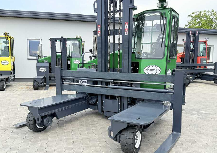 Combilift C4500 / DIESEL / DUPLEX 4000MM / WIDE FORK POSITIONER / HEATING / FULL CABIN / EXCELLENT CONDITION / A wide range of four-way and side loaders tailored to diverse needs and applications. - Chariot multidirectionnel: photos 5 Combilift C4500 / DIESEL / DUPLEX 4000MM / WIDE FORK POSITIONER / HEATING / FULL CABIN / EXCELLENT CONDITION / A wide range of four-way and side loaders tailored to diverse needs and applications. - Chariot multidirectionnel: photos 5