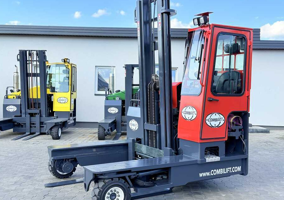 Combilift C4500 / LPG / DUPLEX - 4500MM / FORK POSITIONER / FREE LIFT / FULL CABIN / ONLY 6,178 HOURS / CONDITION – LIKE NEW! - Chariot multidirectionnel: photos 2 Combilift C4500 / LPG / DUPLEX - 4500MM / FORK POSITIONER / FREE LIFT / FULL CABIN / ONLY 6,178 HOURS / CONDITION – LIKE NEW! - Chariot multidirectionnel: photos 2