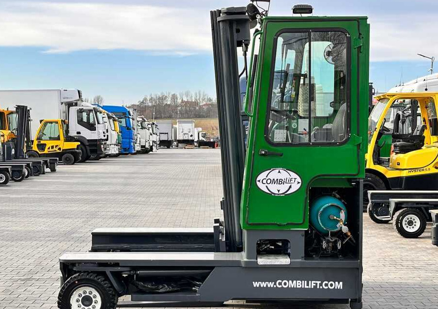 Combilift C4500 / LPG / UDT / TRIPLEX / 5500MM / FREE LIFT / FORK POSITIONER / LIKE NEW - Chariot multidirectionnel: photos 2 Combilift C4500 / LPG / UDT / TRIPLEX / 5500MM / FREE LIFT / FORK POSITIONER / LIKE NEW - Chariot multidirectionnel: photos 2