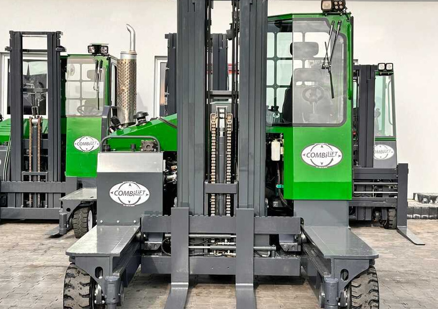 Combilift C4500 / LPG / UDT / TRIPLEX / 5500MM / FREE LIFT / FORK POSITIONER / LIKE NEW - Chariot multidirectionnel: photos 3 Combilift C4500 / LPG / UDT / TRIPLEX / 5500MM / FREE LIFT / FORK POSITIONER / LIKE NEW - Chariot multidirectionnel: photos 3
