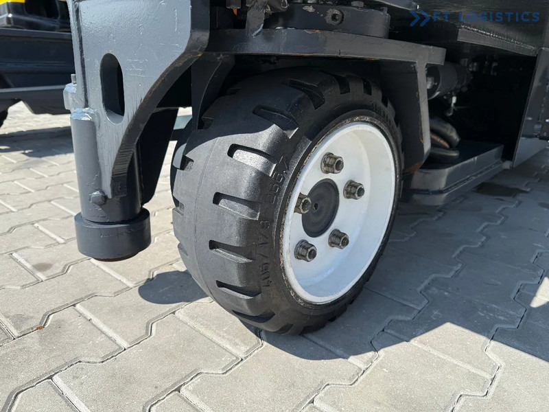 Combilift C5000E / ELECTRIC / TRIPLEX 8300MM / FULL FREE LIFT / WIDE FORK POSITIONER / SIDE SHIFT / BATTERY LIKE NEW C5000E / ELECTRIC / T - Chariot multidirectionnel: photos 3 Combilift C5000E / ELECTRIC / TRIPLEX 8300MM / FULL FREE LIFT / WIDE FORK POSITIONER / SIDE SHIFT / BATTERY LIKE NEW C5000E / ELECTRIC / T - Chariot multidirectionnel: photos 3