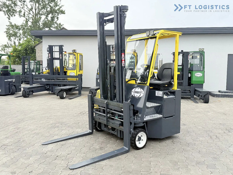 Combilift CB2500 / DUPLEX / 4100MM / DIESEL / FREE LIFT / FORK POSITIONER / SIDE SHIFT / LIKE NEW / Wide range of four-way and side loader - Chariot multidirectionnel: photos 3 Combilift CB2500 / DUPLEX / 4100MM / DIESEL / FREE LIFT / FORK POSITIONER / SIDE SHIFT / LIKE NEW / Wide range of four-way and side loader - Chariot multidirectionnel: photos 3