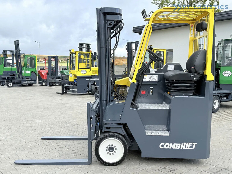 Combilift CB4000 / GAS / TRIPLEX 5200MM / FREE LIFT / FORK POSITIONER / SIDE SHIFT / EXCELLENT CONDITION / Wide range of four-way and side - Chariot multidirectionnel: photos 2 Combilift CB4000 / GAS / TRIPLEX 5200MM / FREE LIFT / FORK POSITIONER / SIDE SHIFT / EXCELLENT CONDITION / Wide range of four-way and side - Chariot multidirectionnel: photos 2