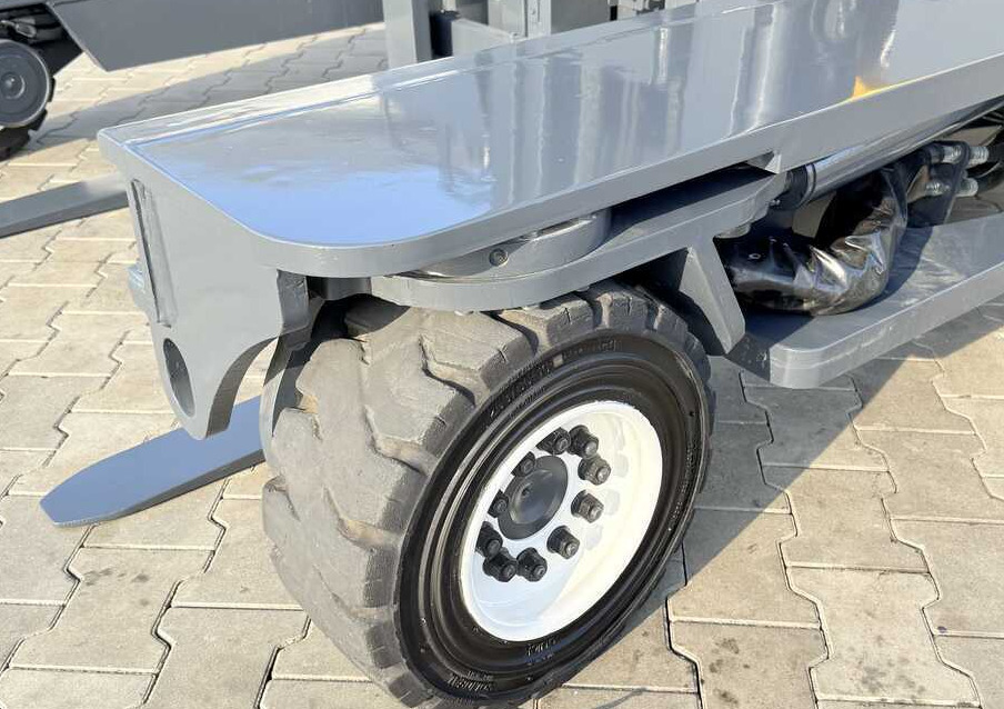 Combilift Multidirectional / 4-Way Forklift C4000 / LPG / Duplex 4500 mm / Only 6,604 Operating Hours / Side Shift / Full Cabin / Excellent Condition. Wide range of multidirectional and sideloader for - Chariot multidirectionnel: photos 3 Combilift Multidirectional / 4-Way Forklift C4000 / LPG / Duplex 4500 mm / Only 6,604 Operating Hours / Side Shift / Full Cabin / Excellent Condition. Wide range of multidirectional and sideloader for - Chariot multidirectionnel: photos 3