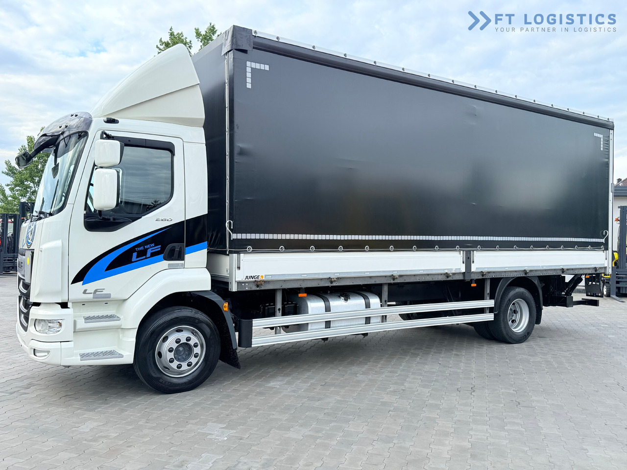 DAF LF 260 FA / AUTOMATIC / 9,255 kg PAYLOAD / 4x2 / 18 PALLETS / TAIL LIFT / SIDE BOARDS / EXCELLENT CONDITION! - Camion à rideaux coulissants: photos 3 DAF LF 260 FA / AUTOMATIC / 9,255 kg PAYLOAD / 4x2 / 18 PALLETS / TAIL LIFT / SIDE BOARDS / EXCELLENT CONDITION! - Camion à rideaux coulissants: photos 3
