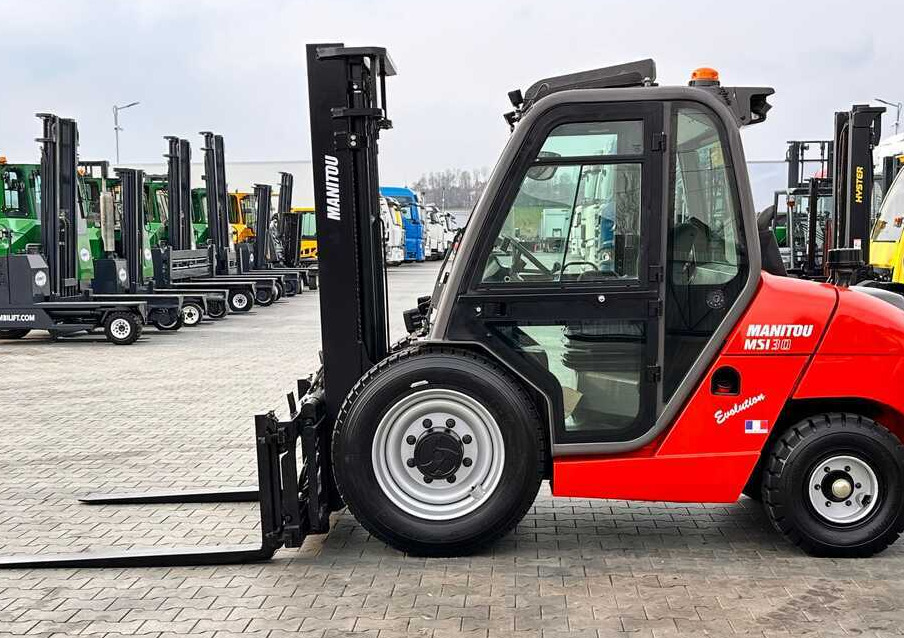 Manitou MSI30 / DIESEL / DUPLEX / 3400MM / CABIN / FORK POSITIONER / SIDE SHIFT / LIKE NEW - Chariot tout terrain: photos 3 Manitou MSI30 / DIESEL / DUPLEX / 3400MM / CABIN / FORK POSITIONER / SIDE SHIFT / LIKE NEW - Chariot tout terrain: photos 3
