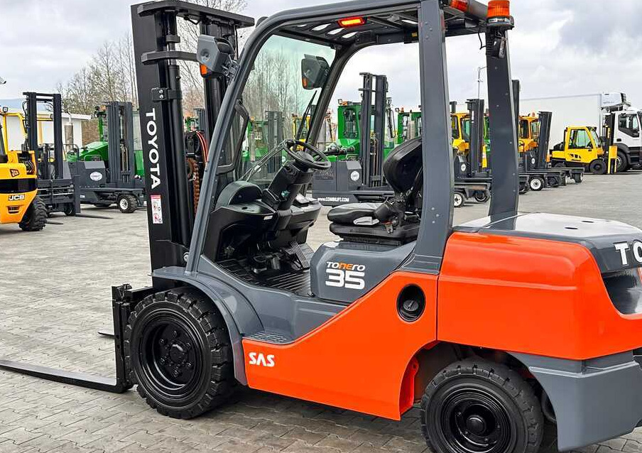 Toyota 52-8FDJF35 / DIESEL / 2016 / ONLY 2,096 HOURS / DUPLEX MAST / LIKE NEW - Chariot élévateur diesel: photos 4 Toyota 52-8FDJF35 / DIESEL / 2016 / ONLY 2,096 HOURS / DUPLEX MAST / LIKE NEW - Chariot élévateur diesel: photos 4