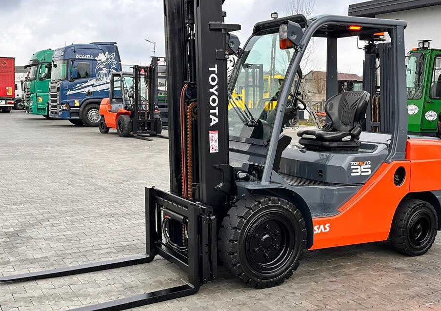 Toyota 52-8FDJF35 / DIESEL / 2016 / ONLY 2,096 HOURS / DUPLEX MAST / LIKE NEW - Chariot élévateur diesel: photos 2 Toyota 52-8FDJF35 / DIESEL / 2016 / ONLY 2,096 HOURS / DUPLEX MAST / LIKE NEW - Chariot élévateur diesel: photos 2