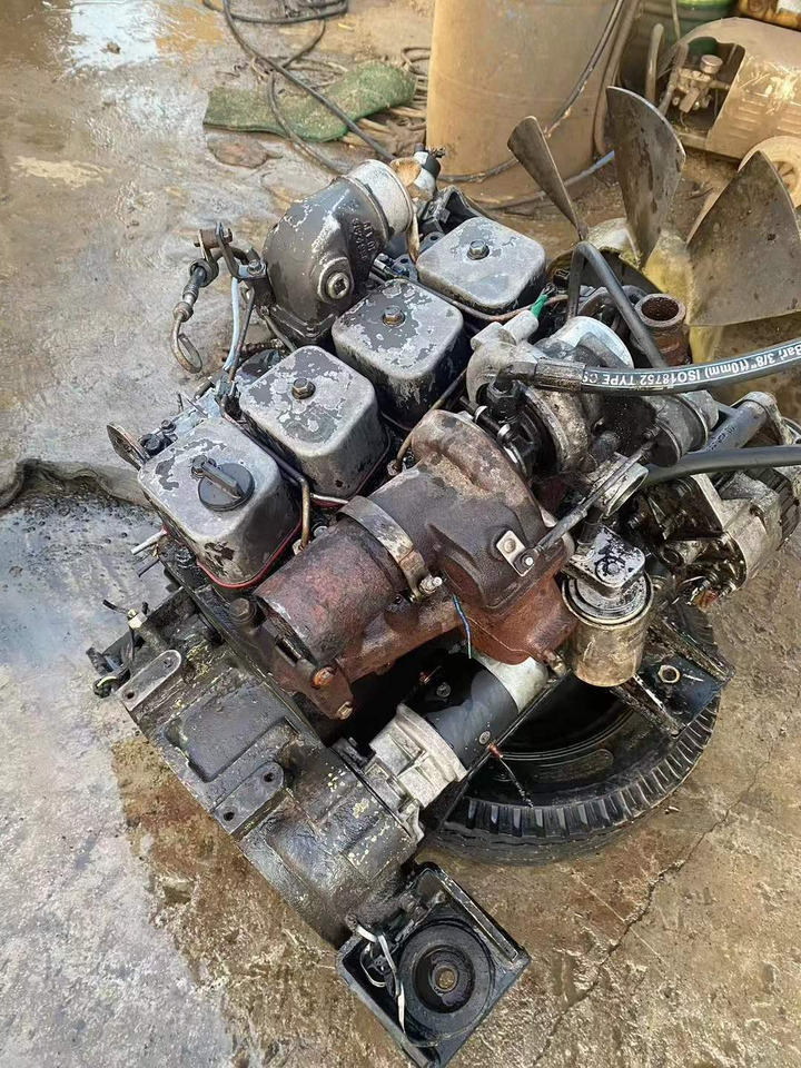 CUMMINS 4BT3.9 - Moteur pour Pelle: photos 1 CUMMINS 4BT3.9 - Moteur pour Pelle: photos 1