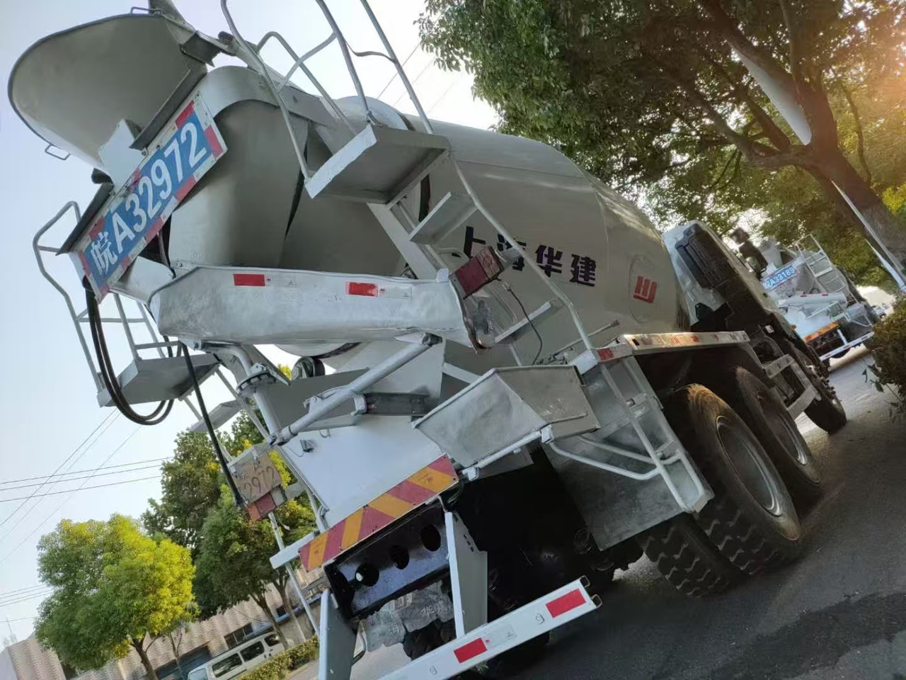 HINO 700  - Camion citerne: photos 4 HINO 700  - Camion citerne: photos 4