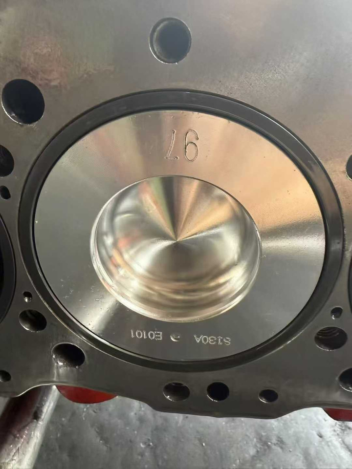 HINO J05E 11401-E0702 - Bloc-cylindres pour Pelle: photos 4 HINO J05E 11401-E0702 - Bloc-cylindres pour Pelle: photos 4