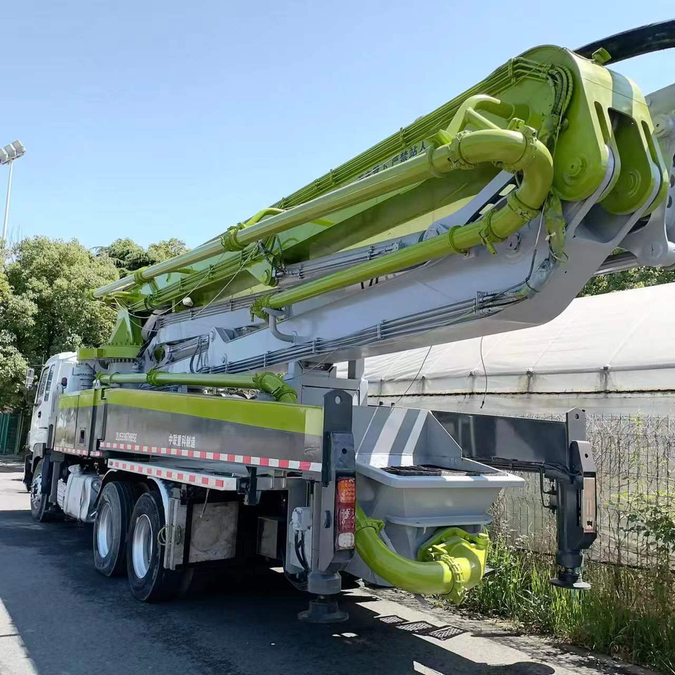 ISUZU 47 meters,6×4 - Camion malaxeur pompe: photos 4 ISUZU 47 meters,6×4 - Camion malaxeur pompe: photos 4