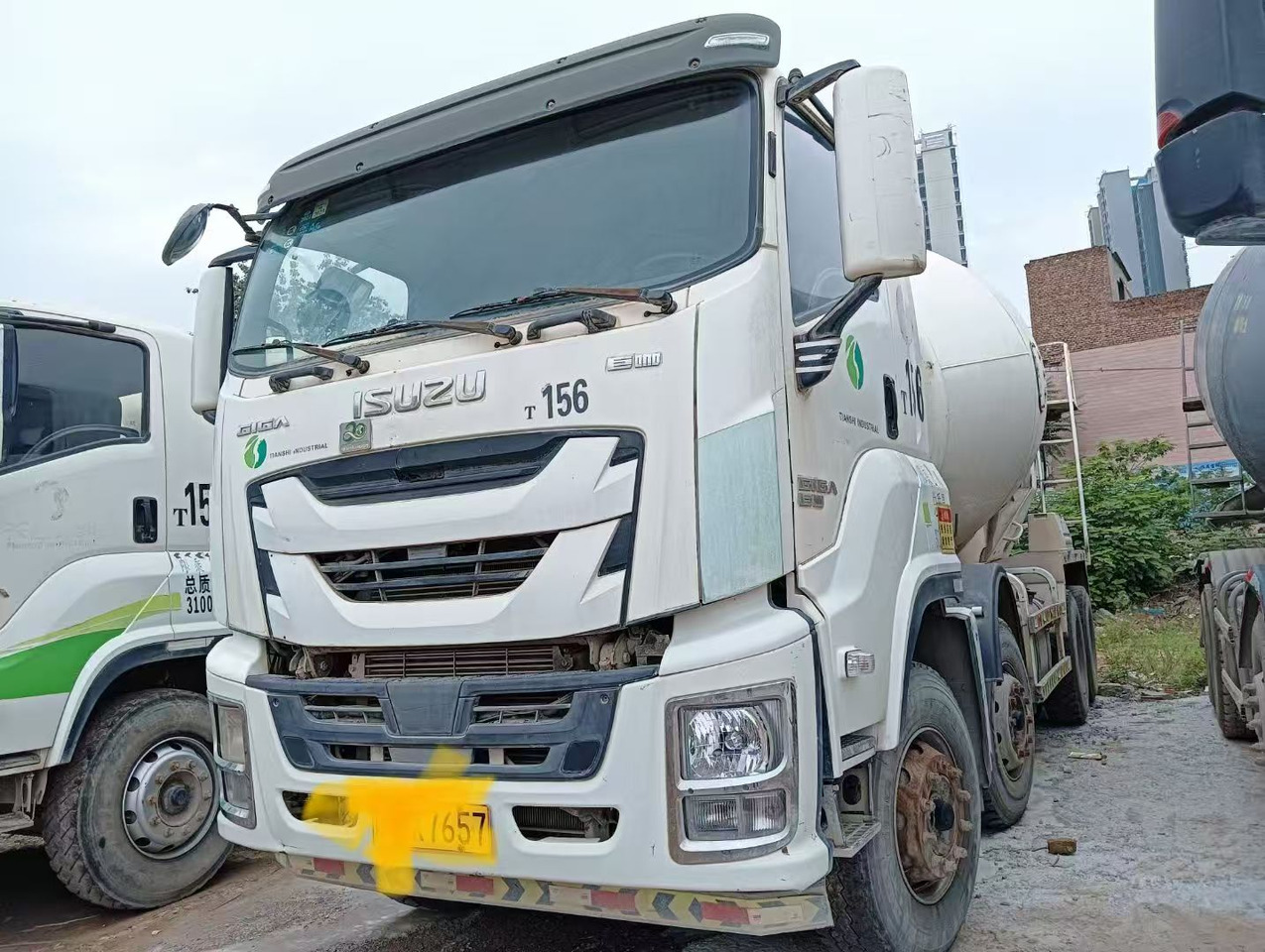 ISUZU ISUZU T156 15 cubic meter mixing tank - Bétonnière: photos 1 ISUZU ISUZU T156 15 cubic meter mixing tank - Bétonnière: photos 1