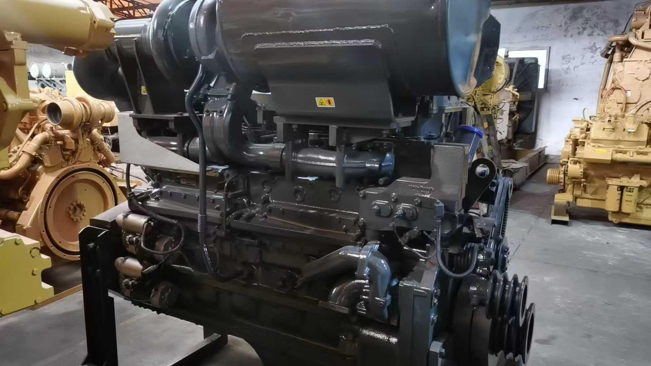 KOMATSU 6D170E - Moteur pour Pelle: photos 2 KOMATSU 6D170E - Moteur pour Pelle: photos 2