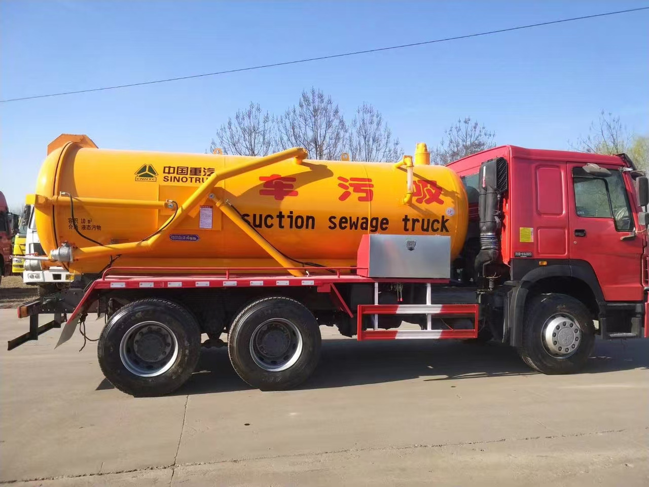 SINOTRUK SINOTRUK  336  suction sewage truck - Camion porte-conteneur/ Caisse mobile: photos 3 SINOTRUK SINOTRUK  336  suction sewage truck - Camion porte-conteneur/ Caisse mobile: photos 3