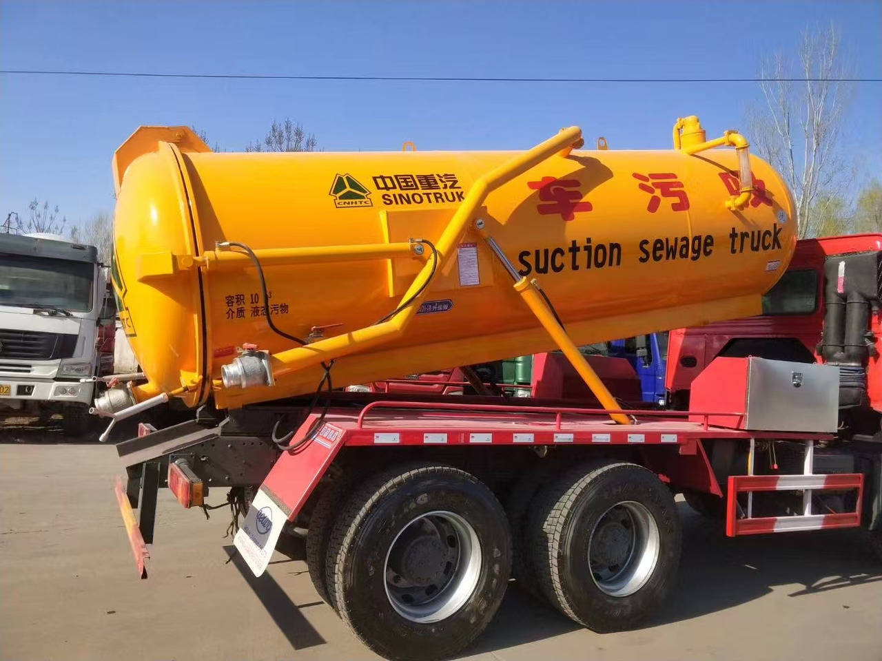 SINOTRUK SINOTRUK  336  suction sewage truck - Camion porte-conteneur/ Caisse mobile: photos 5 SINOTRUK SINOTRUK  336  suction sewage truck - Camion porte-conteneur/ Caisse mobile: photos 5