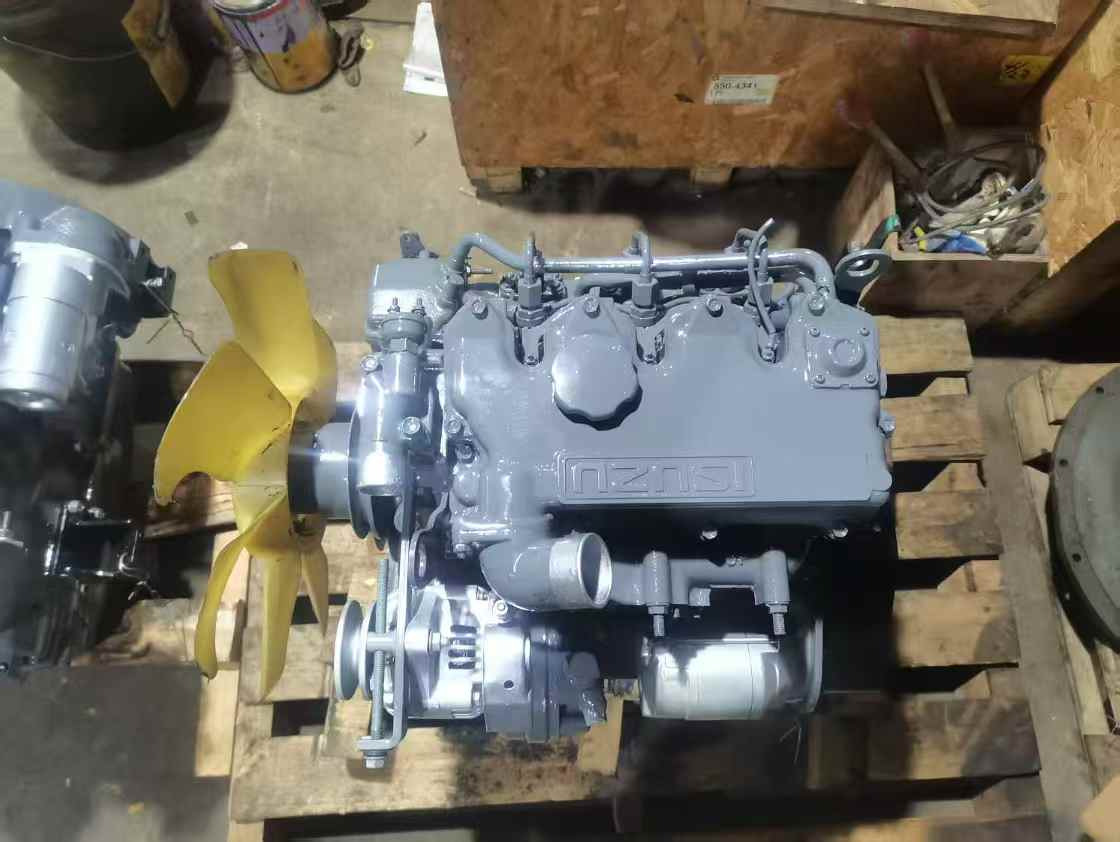 Isuzu 3LB1 - Moteur pour Pelle: photos 2 Isuzu 3LB1 - Moteur pour Pelle: photos 2