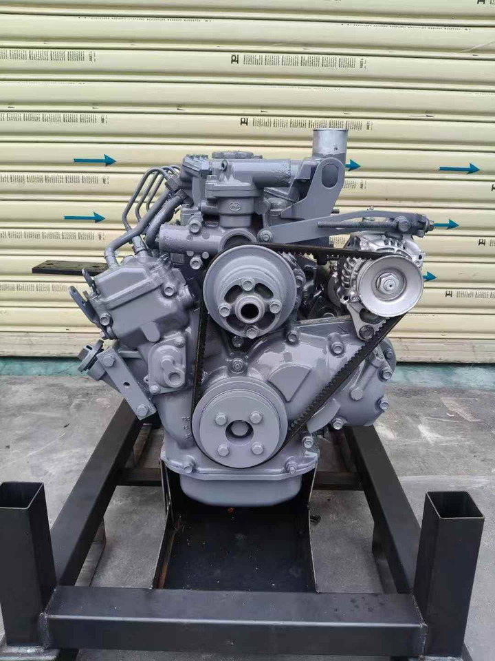 Isuzu 3LB1 - Moteur pour Pelle: photos 2 Isuzu 3LB1 - Moteur pour Pelle: photos 2