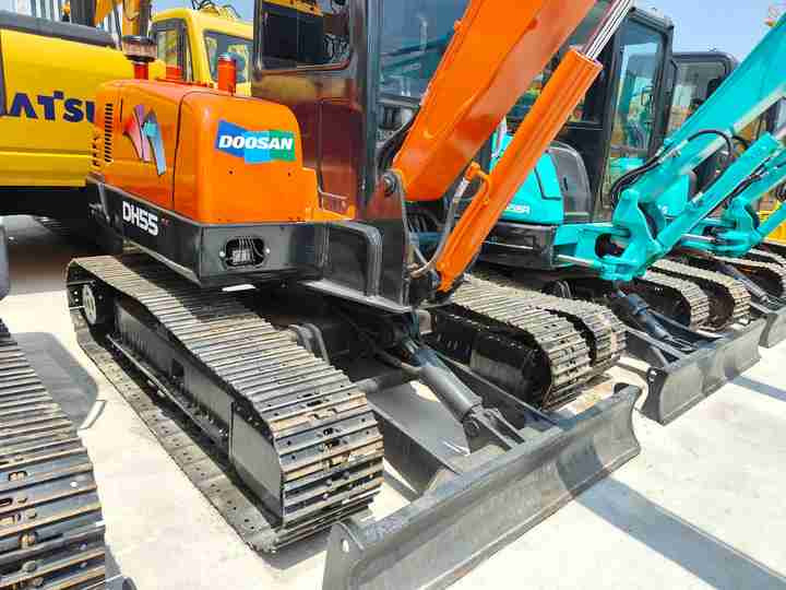 90% New Mini Excavator Doosan DH55, 5-Ton Mini Used High Quality - Mini pelle: photos 5 90% New Mini Excavator Doosan DH55, 5-Ton Mini Used High Quality - Mini pelle: photos 5