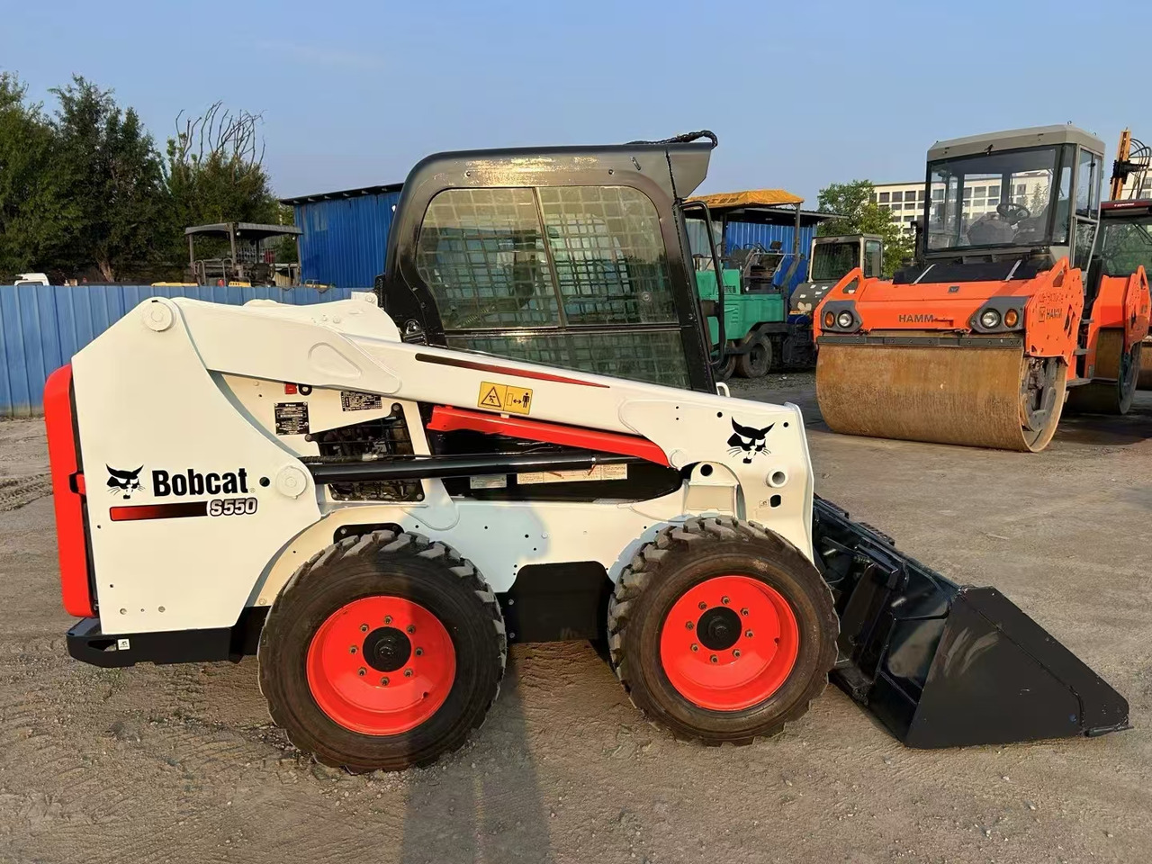 BOBCAT High Performance Low Hours Excellent Condition Reliable Second Hand Bobcat S550 Skid Steer Loader in Stock for Sale - Mini chargeuse: photos 3 BOBCAT High Performance Low Hours Excellent Condition Reliable Second Hand Bobcat S550 Skid Steer Loader in Stock for Sale - Mini chargeuse: photos 3