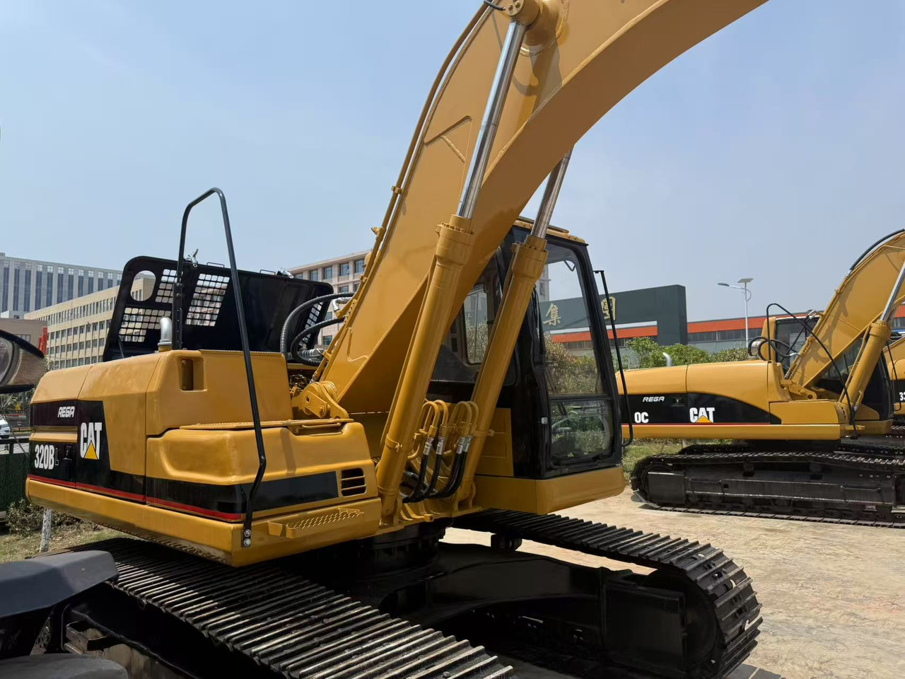 CATERPILLAR CRAWLER EXCAVATOR CAT 320B in Low Price for Hot Sale - Pelle sur chenille: photos 2 CATERPILLAR CRAWLER EXCAVATOR CAT 320B in Low Price for Hot Sale - Pelle sur chenille: photos 2