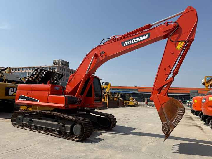 Heavy-Duty Doosan DX225LC-9C Excavator for Mining & Construction - Well-Maintained, Warranty Included - Pelle sur chenille: photos 2 Heavy-Duty Doosan DX225LC-9C Excavator for Mining & Construction - Well-Maintained, Warranty Included - Pelle sur chenille: photos 2