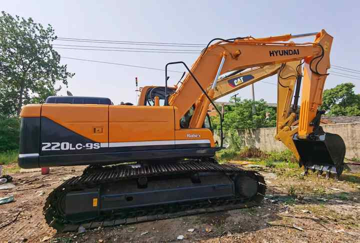 Hyundai Digger 220lc-9s Second Hand Korea Made High Performance Machine Hyundai Excavator for Sale - Pelle sur chenille: photos 3 Hyundai Digger 220lc-9s Second Hand Korea Made High Performance Machine Hyundai Excavator for Sale - Pelle sur chenille: photos 3