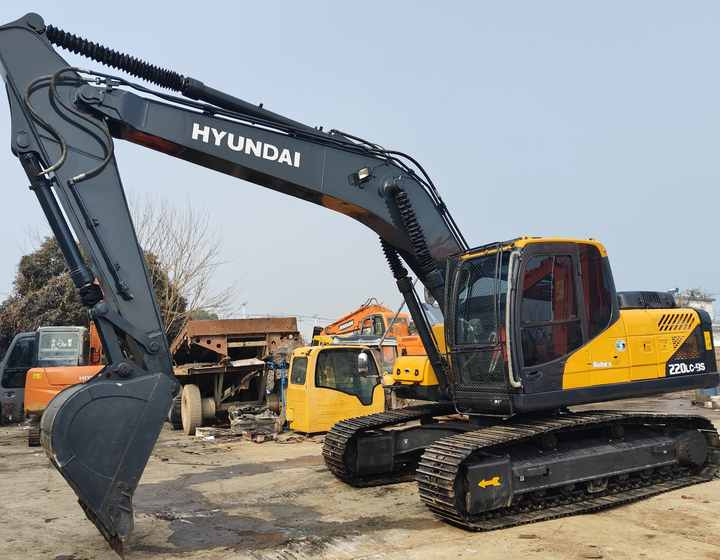 Hyundai Digger 220lc-9s Second Hand Korea Made High Performance Machine Hyundai Excavator for Sale - Pelle sur chenille: photos 4 Hyundai Digger 220lc-9s Second Hand Korea Made High Performance Machine Hyundai Excavator for Sale - Pelle sur chenille: photos 4