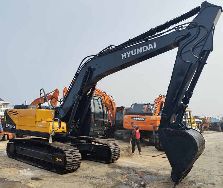 Hyundai Digger 220lc-9s Second Hand Korea Made High Performance Machine Hyundai Excavator for Sale - Pelle sur chenille: photos 5 Hyundai Digger 220lc-9s Second Hand Korea Made High Performance Machine Hyundai Excavator for Sale - Pelle sur chenille: photos 5