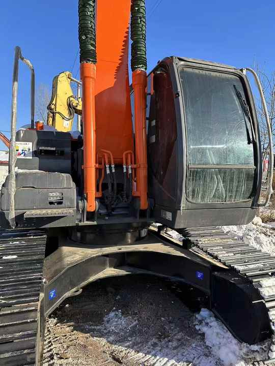 Original Japan Hitachi ZX200-3 Excavator Hitachi Excavator in Low Price for Hot Sale - Pelle sur chenille: photos 5 Original Japan Hitachi ZX200-3 Excavator Hitachi Excavator in Low Price for Hot Sale - Pelle sur chenille: photos 5