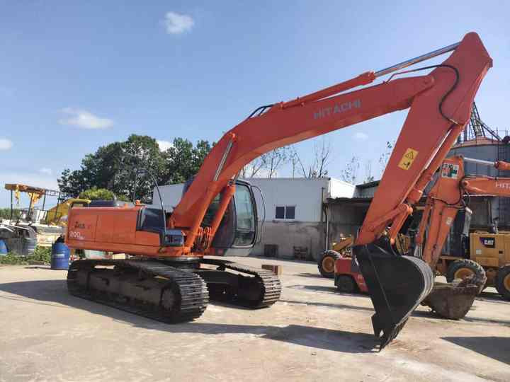 Original Japan Hitachi ZX200-5 Excavator Hitachi Excavator in Low Price for Hot Sale - Pelle sur chenille: photos 4 Original Japan Hitachi ZX200-5 Excavator Hitachi Excavator in Low Price for Hot Sale - Pelle sur chenille: photos 4