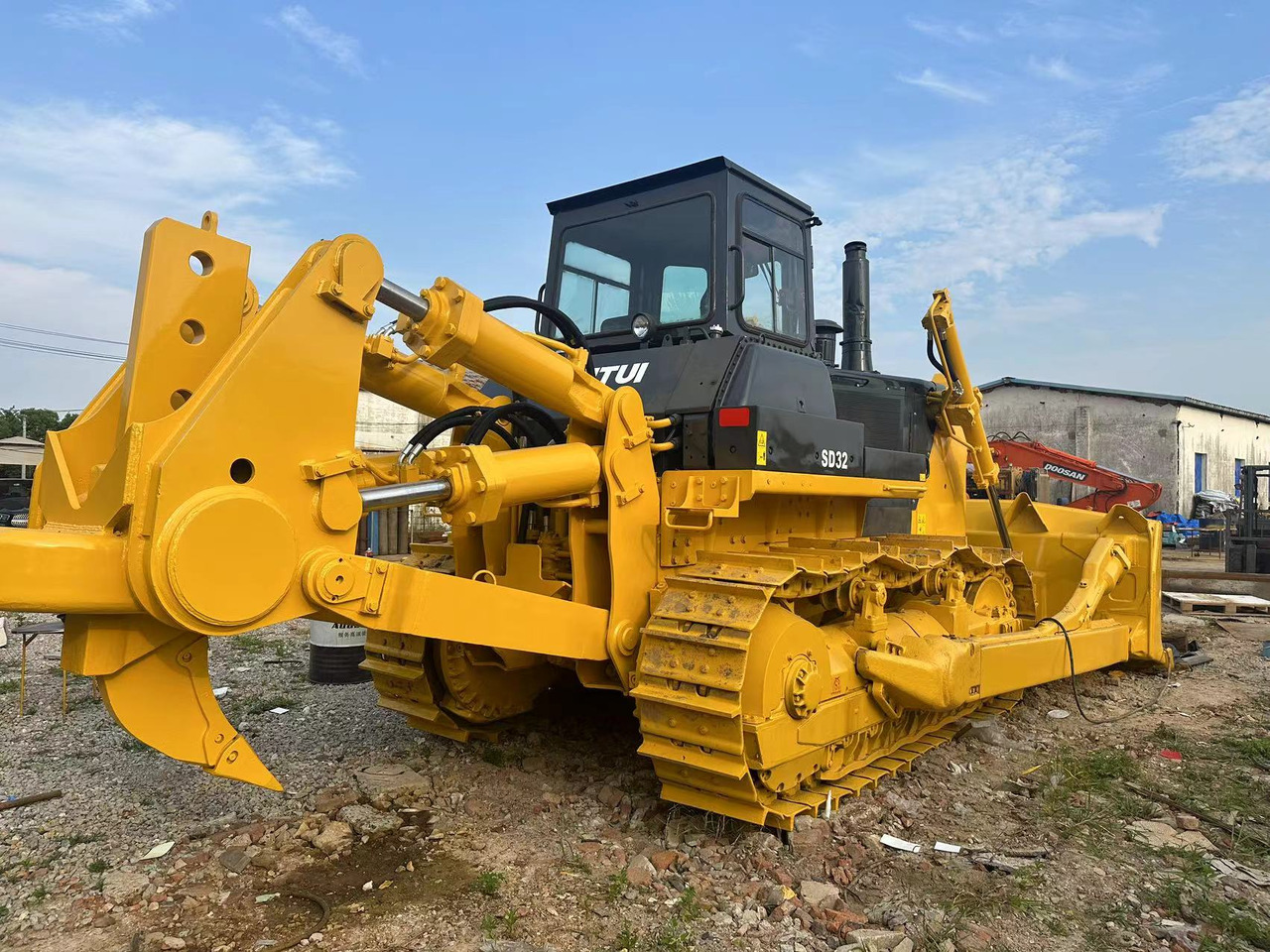 SHANTUI USED SHANTUI SD32 Hotsale Bulldozer - Bulldozer: photos 2 SHANTUI USED SHANTUI SD32 Hotsale Bulldozer - Bulldozer: photos 2