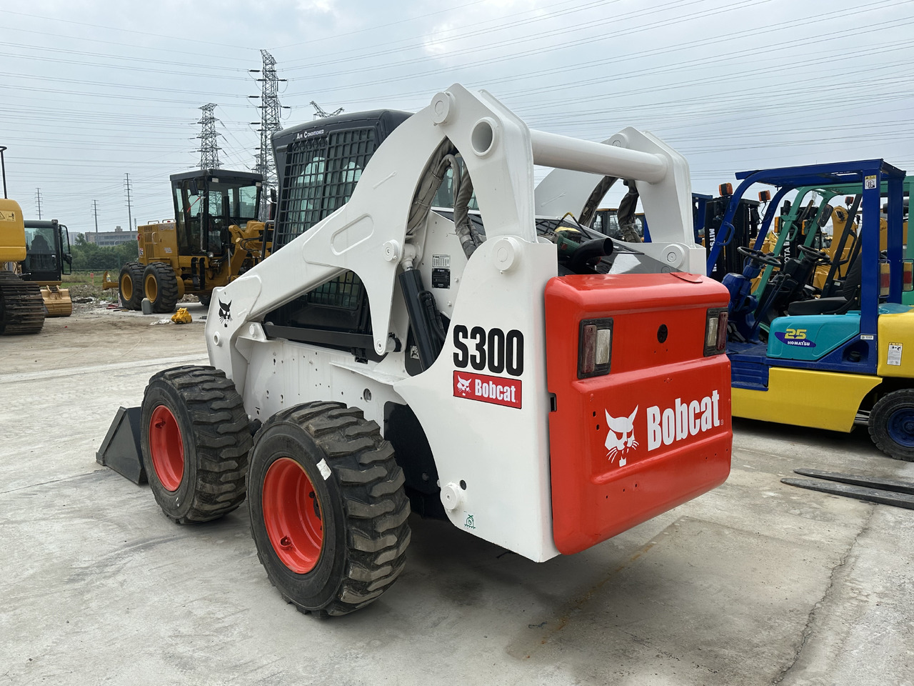 Second hand Hot sale skid-steers Bobcat S300 - Mini chargeuse: photos 2 Second hand Hot sale skid-steers Bobcat S300 - Mini chargeuse: photos 2