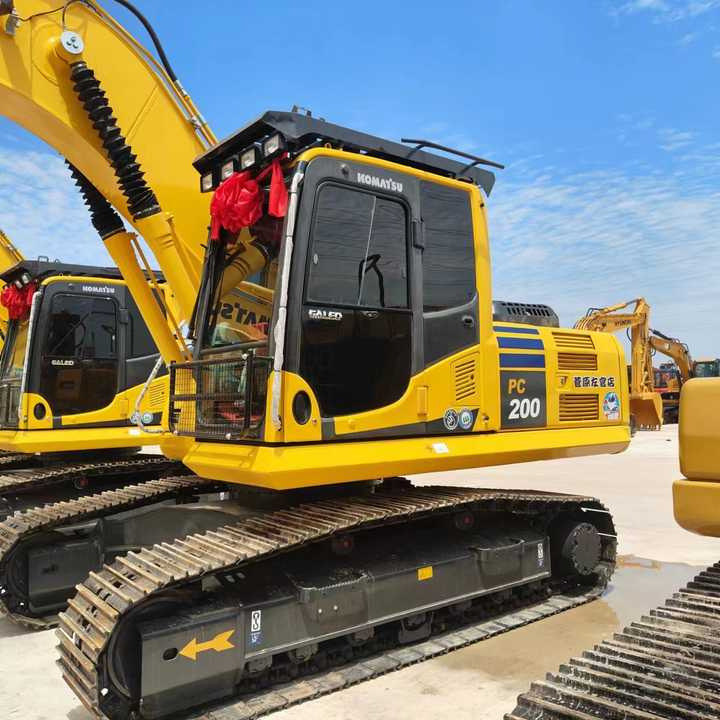 USED komatsu Pc200-8 Excavator with Good Condition for Sale - Pelle sur chenille: photos 1 USED komatsu Pc200-8 Excavator with Good Condition for Sale - Pelle sur chenille: photos 1