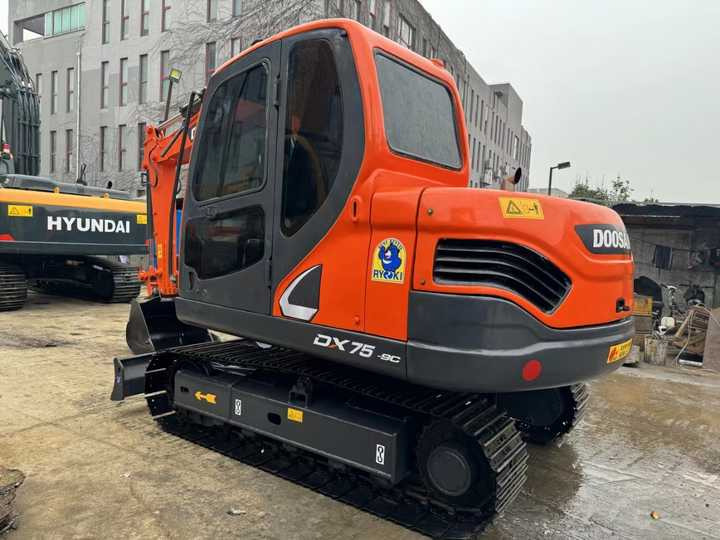 Used Digger DOOSAN DX75 Construction Machinery Construction Digger Used DOOSAN DX75 Cheap Excavator - Pelle sur chenille: photos 5 Used Digger DOOSAN DX75 Construction Machinery Construction Digger Used DOOSAN DX75 Cheap Excavator - Pelle sur chenille: photos 5