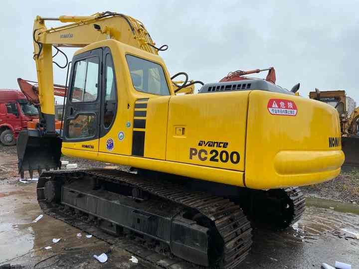 Used Good Quality Japan Original PC200-6 in Good Condition PC200-6 Komatsu - Pelle sur chenille: photos 2 Used Good Quality Japan Original PC200-6 in Good Condition PC200-6 Komatsu - Pelle sur chenille: photos 2