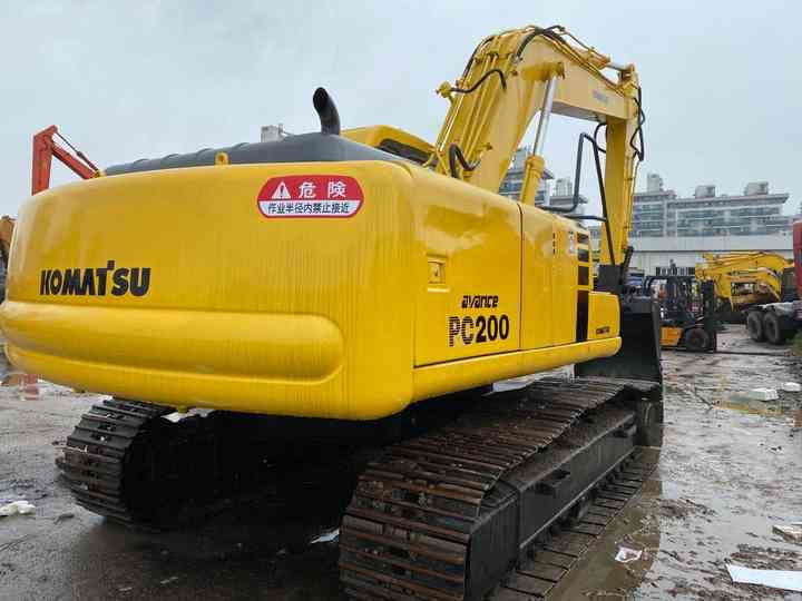 Used Good Quality Japan Original PC200-6 in Good Condition PC200-6 Komatsu - Pelle sur chenille: photos 3 Used Good Quality Japan Original PC200-6 in Good Condition PC200-6 Komatsu - Pelle sur chenille: photos 3