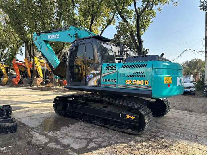 Used Japan Kobelco SK200-8 Crawler Excavator New Arrival Earth-moving Machine for Sale - Pelle sur chenille: photos 3 Used Japan Kobelco SK200-8 Crawler Excavator New Arrival Earth-moving Machine for Sale - Pelle sur chenille: photos 3