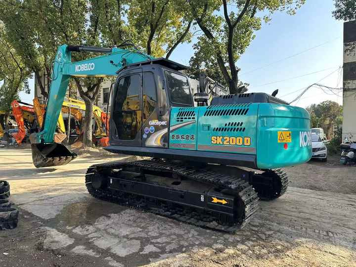 Used Japan Original Brand Kobelco Sk200-8 Excavator in High Quality for Sale High Working Efficiency - Pelle: photos 4 Used Japan Original Brand Kobelco Sk200-8 Excavator in High Quality for Sale High Working Efficiency - Pelle: photos 4