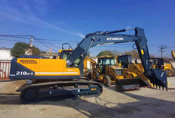 Used Wheel Excavator hyundai 210w-9 for Sale Good Condition Wheel Excavator - Pelle sur chenille: photos 2 Used Wheel Excavator hyundai 210w-9 for Sale Good Condition Wheel Excavator - Pelle sur chenille: photos 2