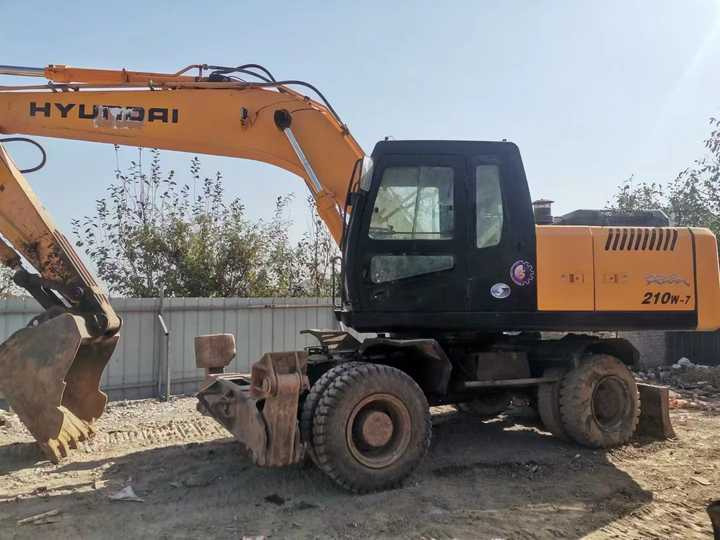 Yellow Color Hyundai210w-7 Used Wheel Excavator Used Hyundai210-7 on Sale with Cheap Price - Pelle sur chenille: photos 4 Yellow Color Hyundai210w-7 Used Wheel Excavator Used Hyundai210-7 on Sale with Cheap Price - Pelle sur chenille: photos 4