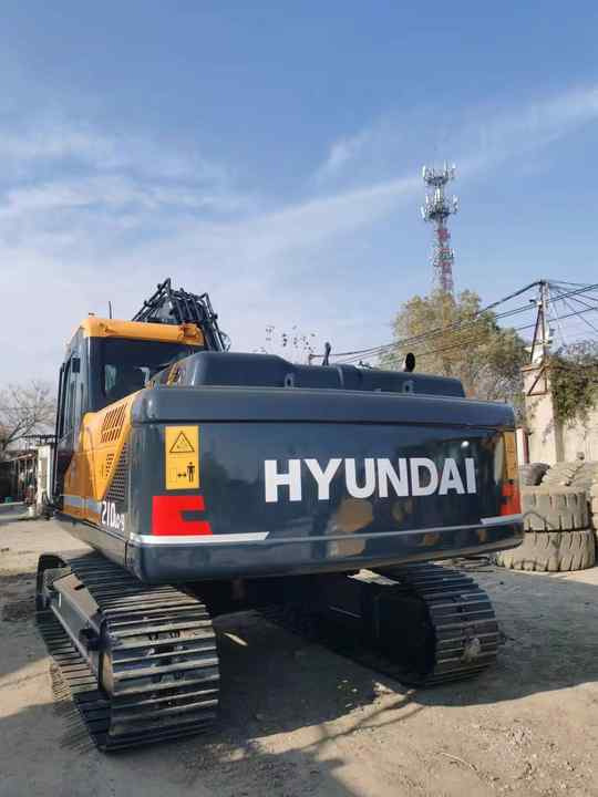 Hyundai Excavator Used Machine 210-9s Heavy Construction Equipment Crawler Excavator Hot Sale - Pelle: photos 4 Hyundai Excavator Used Machine 210-9s Heavy Construction Equipment Crawler Excavator Hot Sale - Pelle: photos 4