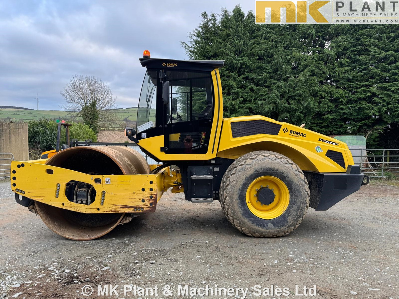 BOMAG BW213D-5 - Compacteur: photos 1 BOMAG BW213D-5 - Compacteur: photos 1