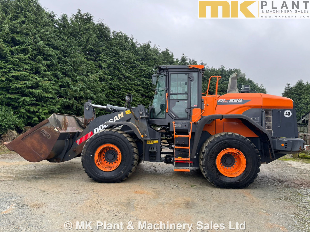 DOOSAN DL320-7 - Chargeuse sur pneus: photos 1 DOOSAN DL320-7 - Chargeuse sur pneus: photos 1