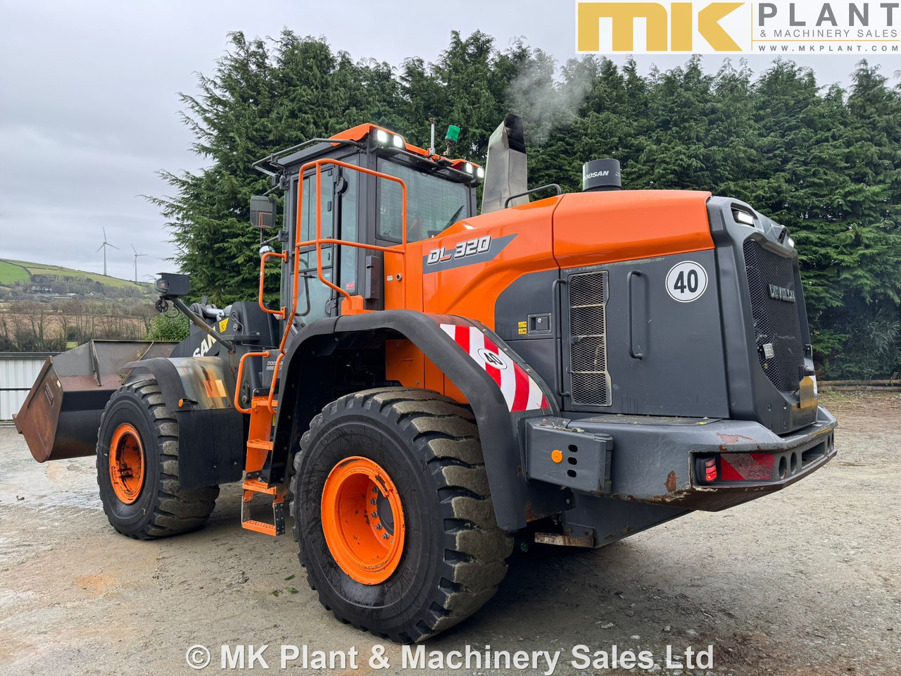 DOOSAN DL320-7 - Chargeuse sur pneus: photos 2 DOOSAN DL320-7 - Chargeuse sur pneus: photos 2