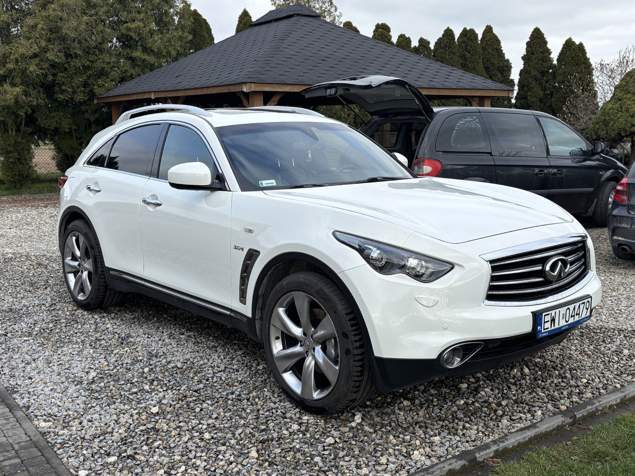 Infiniti QX70 FX30 Diesel V6 Euro6 - SUV: photos 3 Infiniti QX70 FX30 Diesel V6 Euro6 - SUV: photos 3