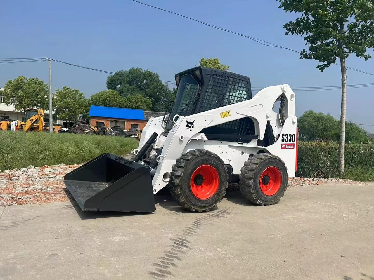 BOBCAT S330 - Mini chargeuse: photos 3 BOBCAT S330 - Mini chargeuse: photos 3