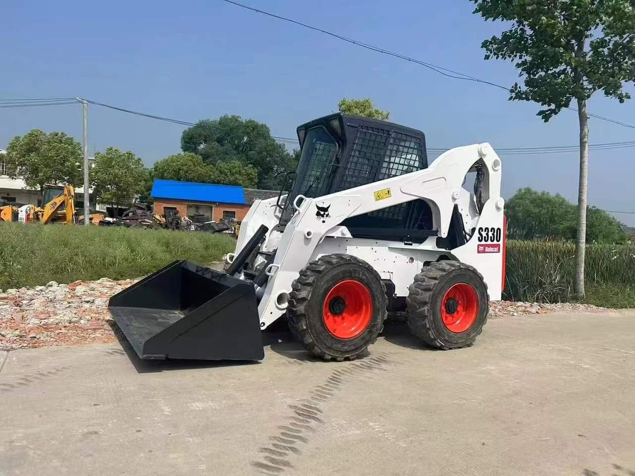BOBCAT S330 - Mini chargeuse: photos 1 BOBCAT S330 - Mini chargeuse: photos 1
