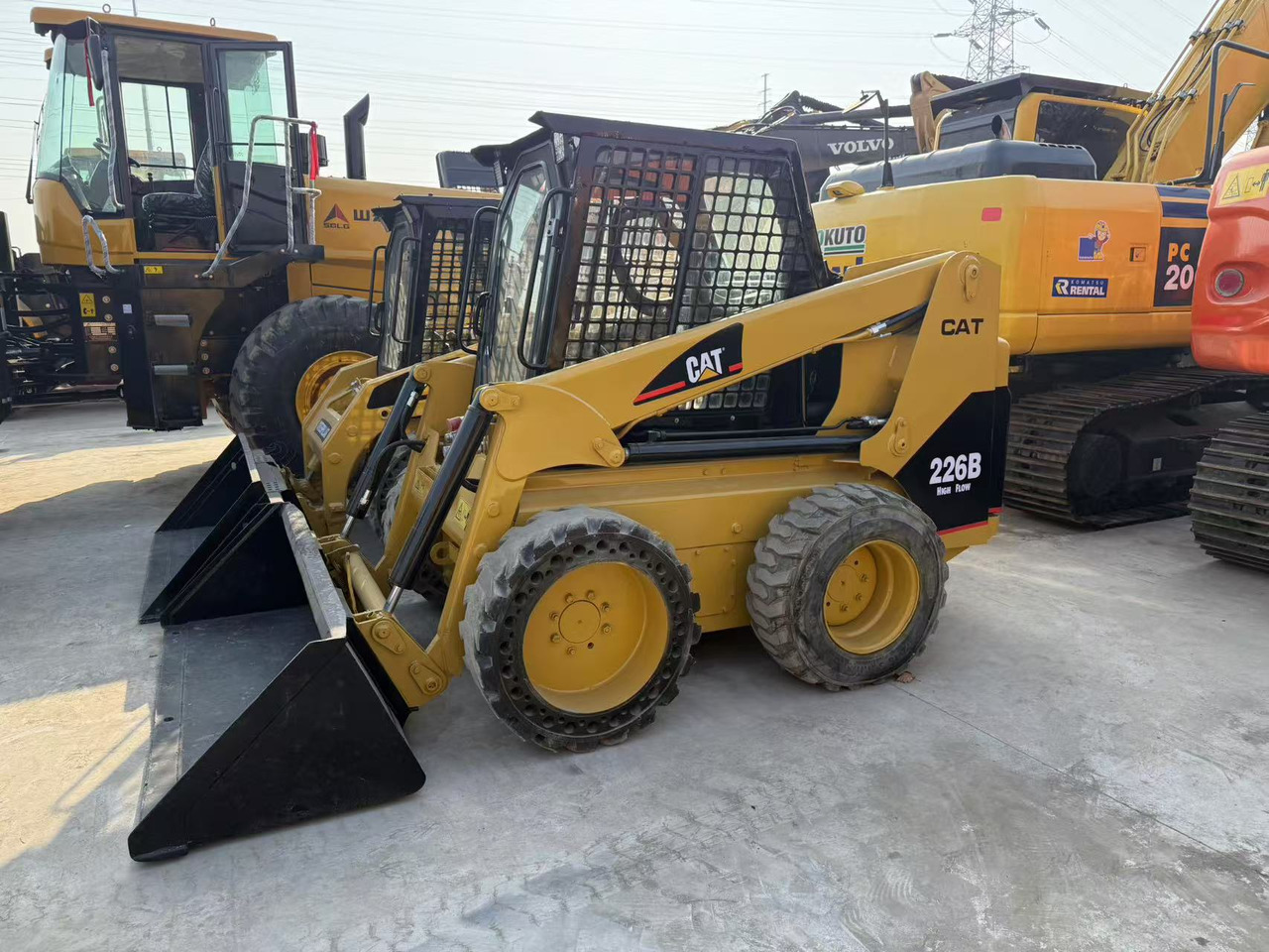 CATERPILLAR 226B - Mini chargeuse: photos 1 CATERPILLAR 226B - Mini chargeuse: photos 1